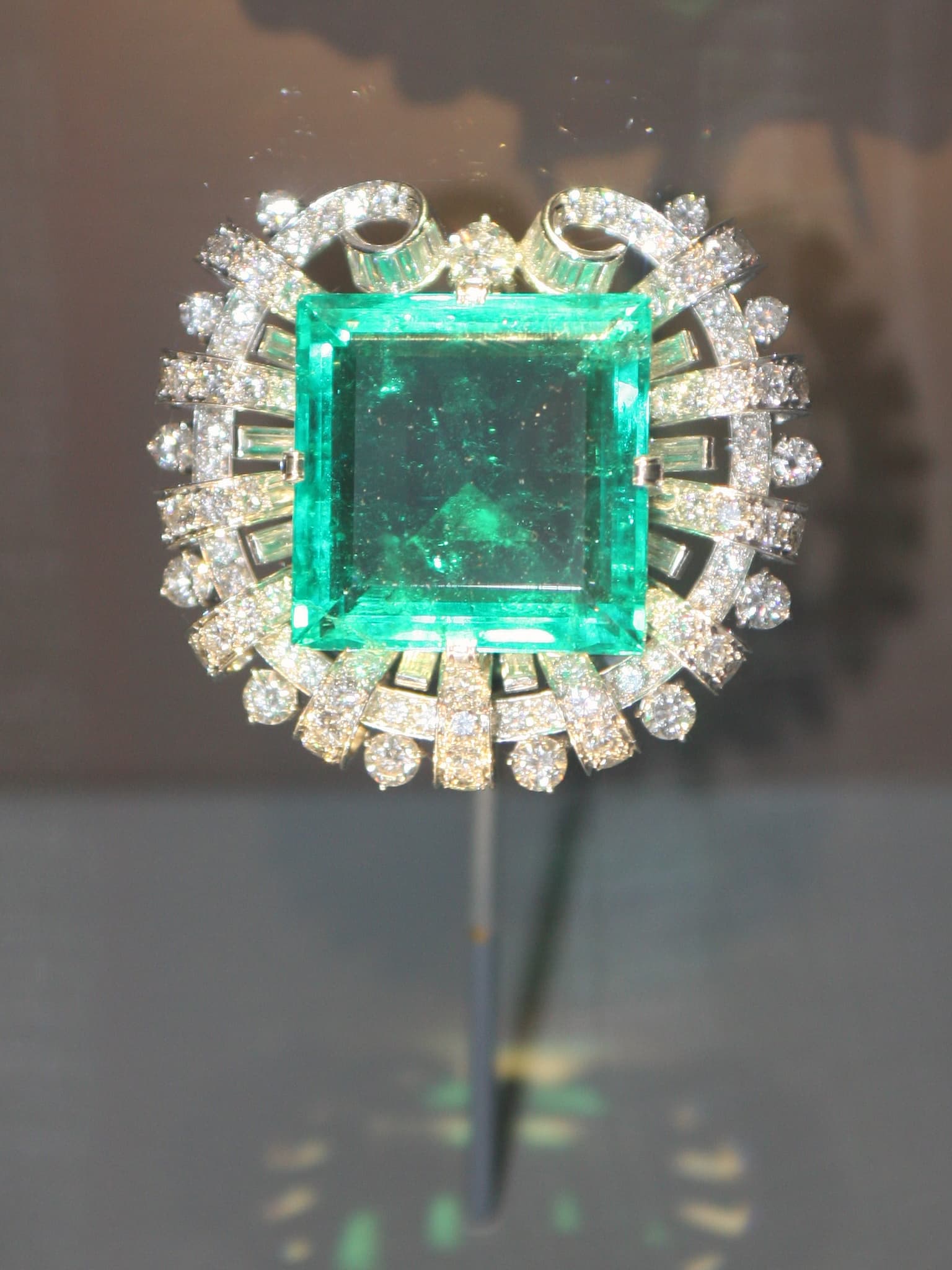 Cartier Hooker Emerald imperial setting