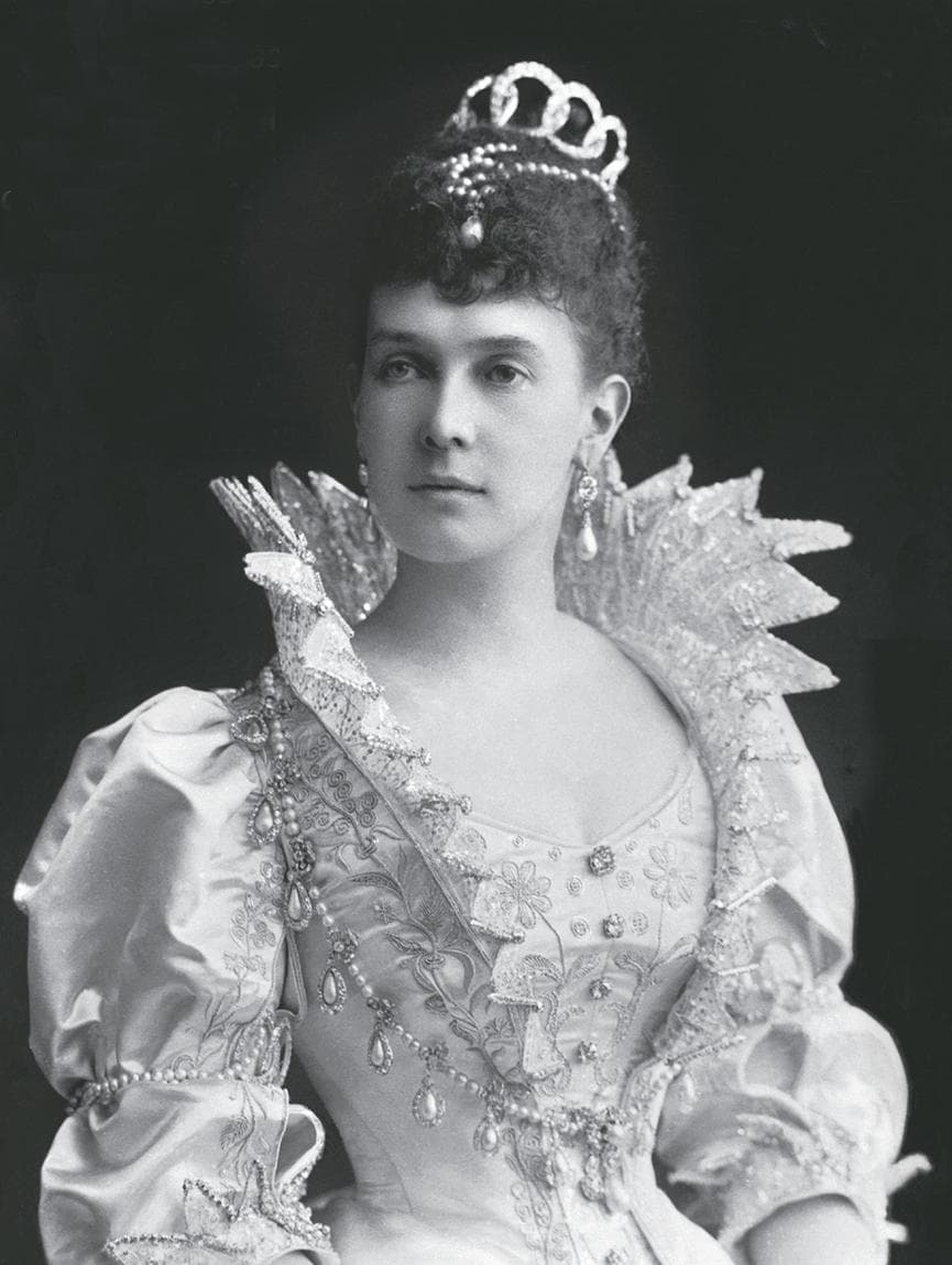 The Vladimir Tiara emerald version